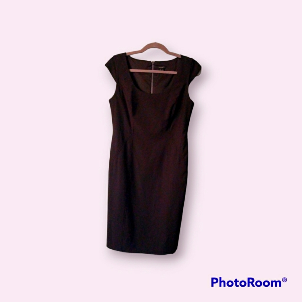 Ann Taylor dress.  Size 4. Zip back.